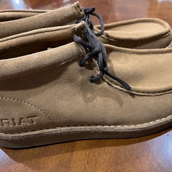 NEW ARIAT CLEAN COUNTRY SUEDE LEATHER SHOES (worn twice) - Picture 4 of 6